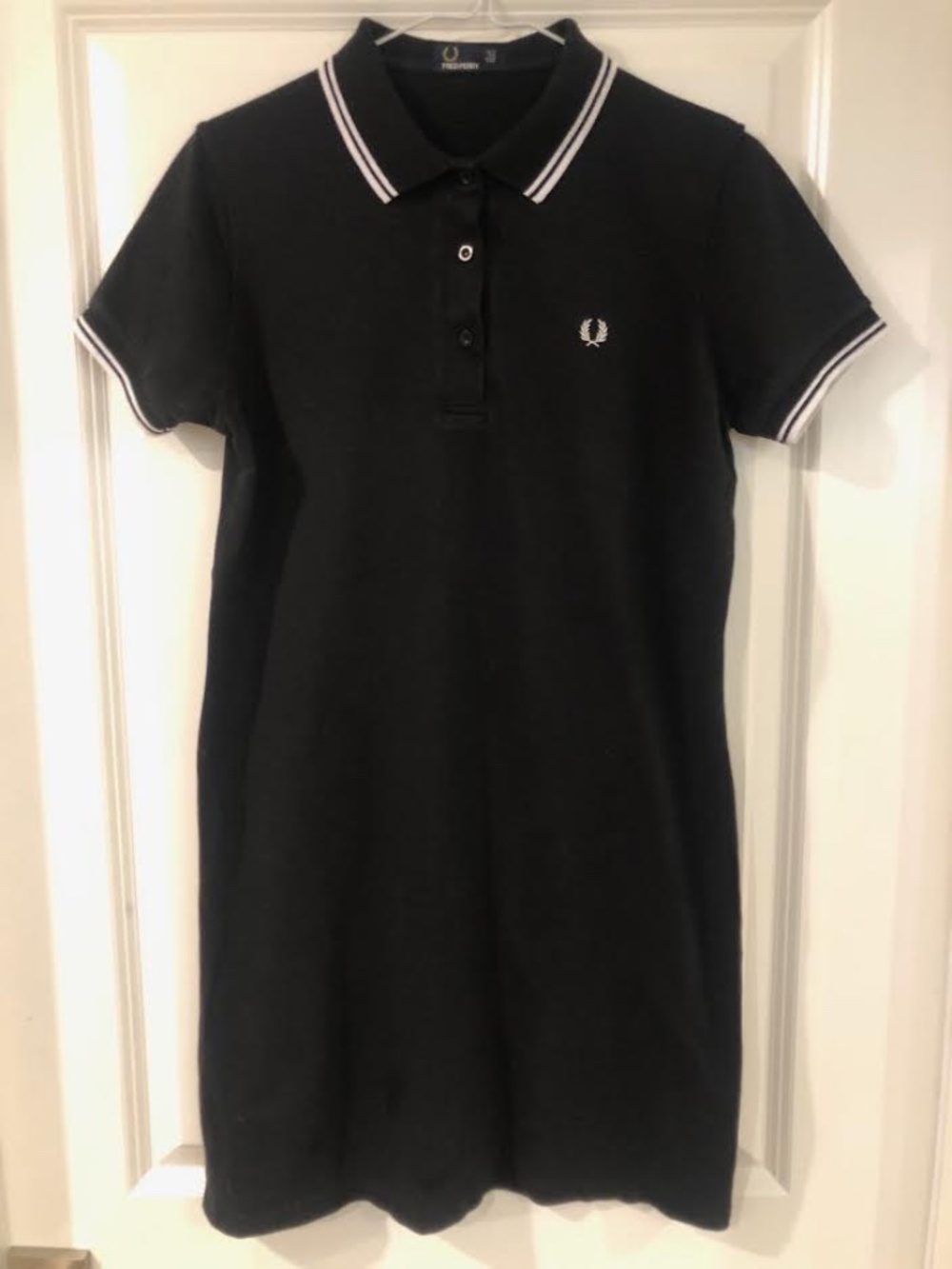 Brand new never worn Ladies med/large Fred Perry 3 Button Dress BLK/WHT